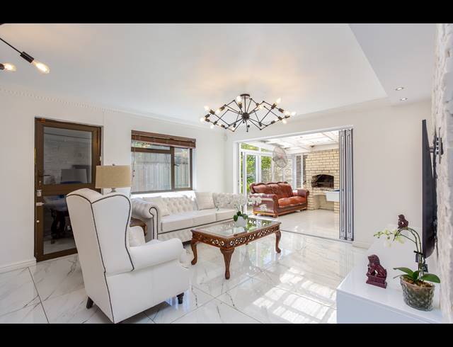 3 BEDROOM FREEHOLD SOLD IN PINELANDS